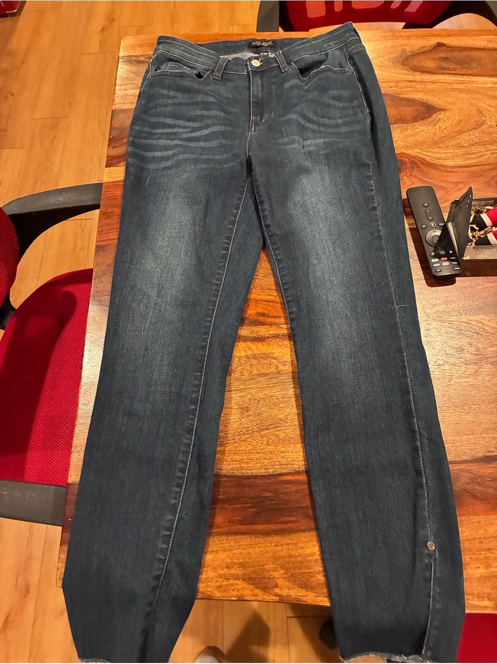 Judy Blur Dark Blue Women's Straight Leg Jeans Size 9/29
Women’s sizes—8/10